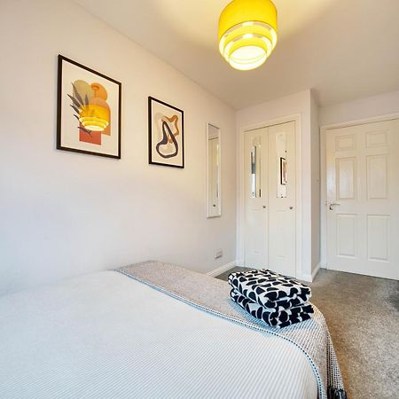 Modern 2 Bed Flat With Free Parking Apartment กลาสโกว์ ภายนอก รูปภาพ