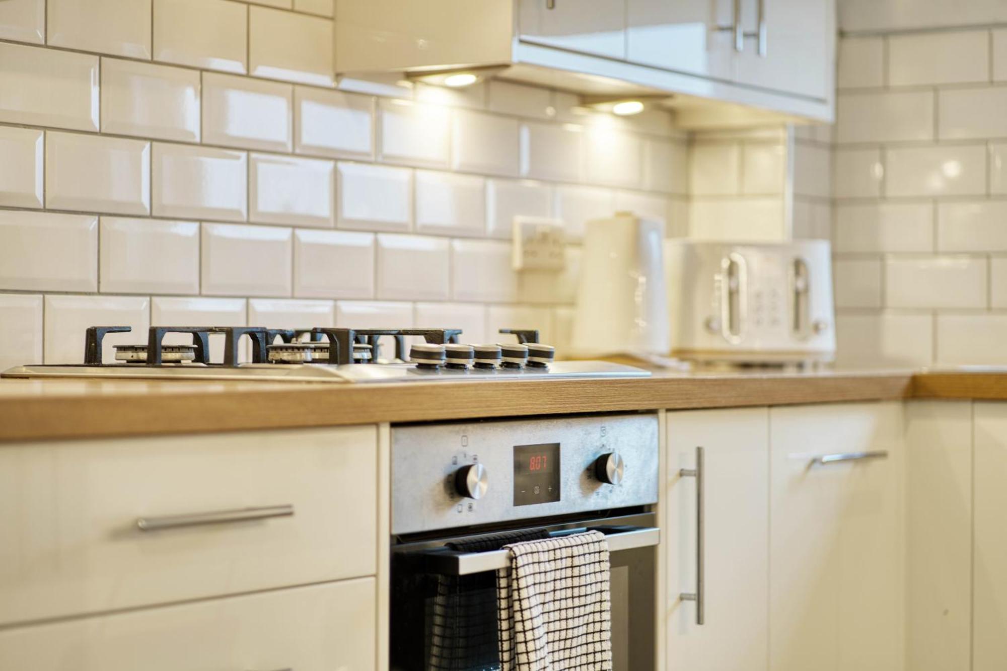 Modern 2 Bed Flat With Free Parking Apartment กลาสโกว์ ภายนอก รูปภาพ