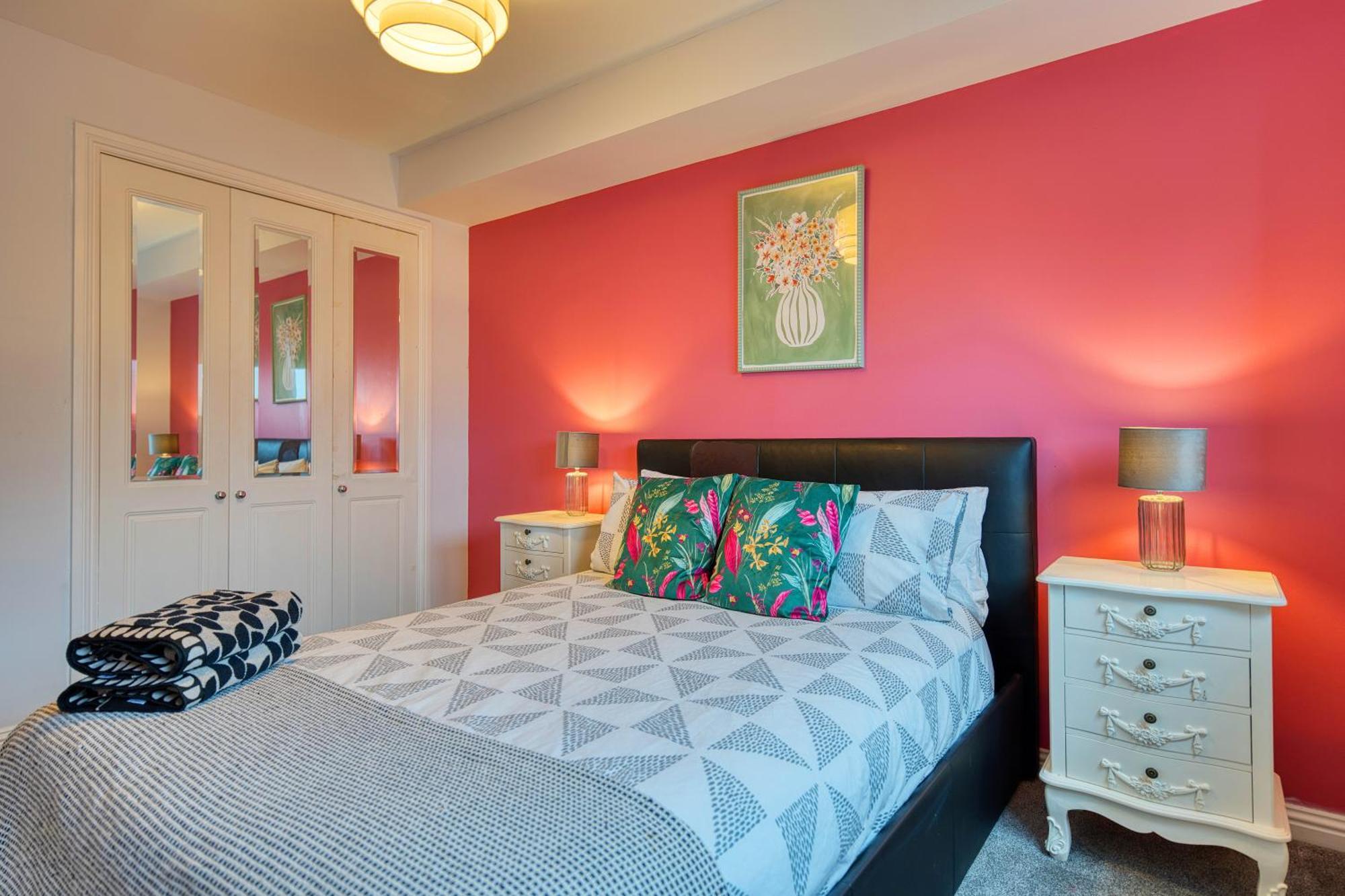 Modern 2 Bed Flat With Free Parking Apartment กลาสโกว์ ภายนอก รูปภาพ